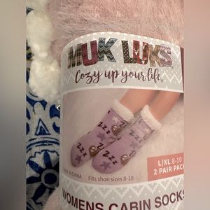 2 pack of L/XL (women’s 8-10) Muk Luks cabin socks - new/never used - pink